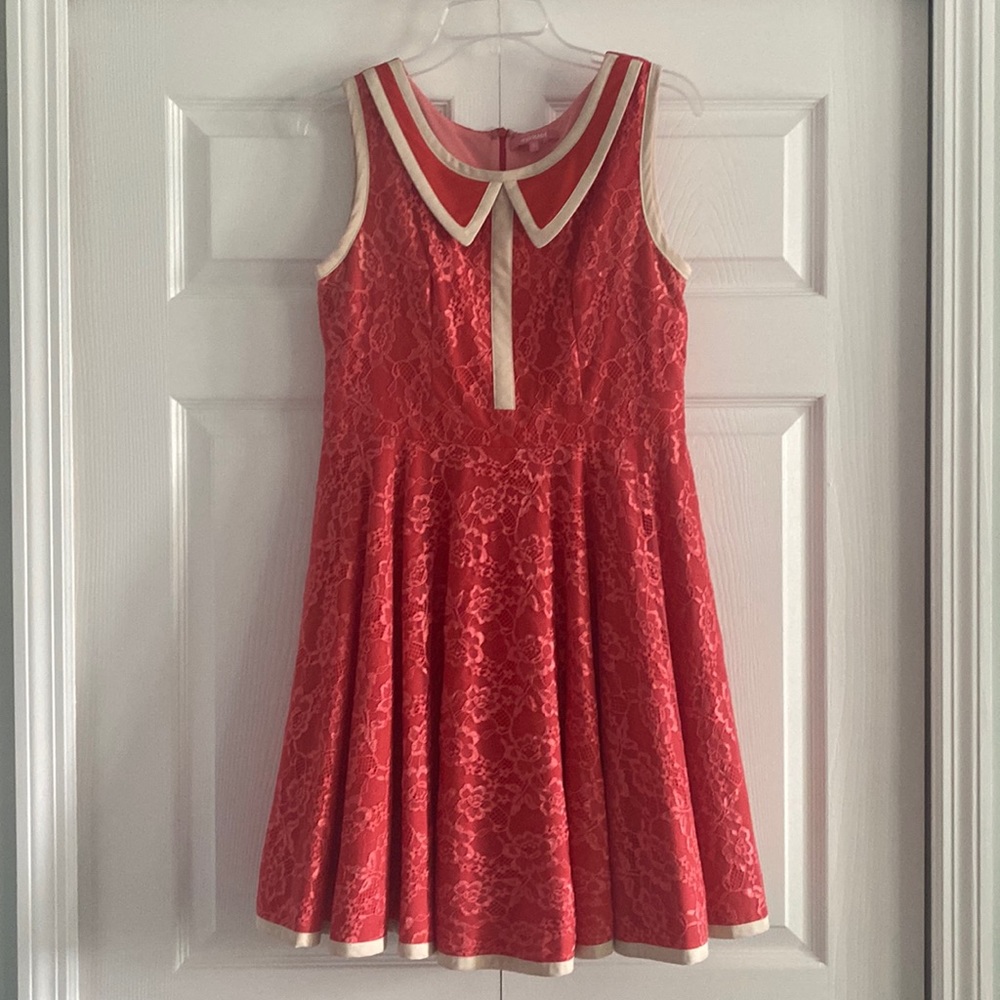 Minuet Sleeveless Lace Dress - Size Large
